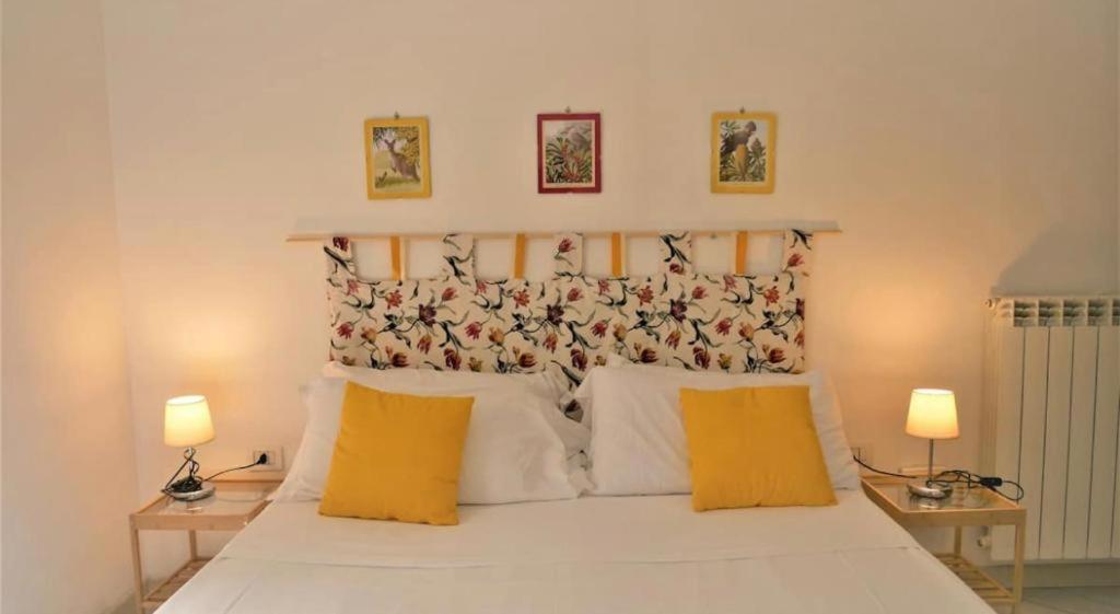 House With Garden And Parking Space In Mergellina Napoli Bagian luar foto