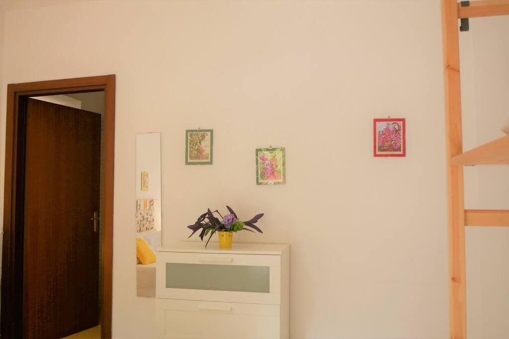 House With Garden And Parking Space In Mergellina Napoli Bagian luar foto