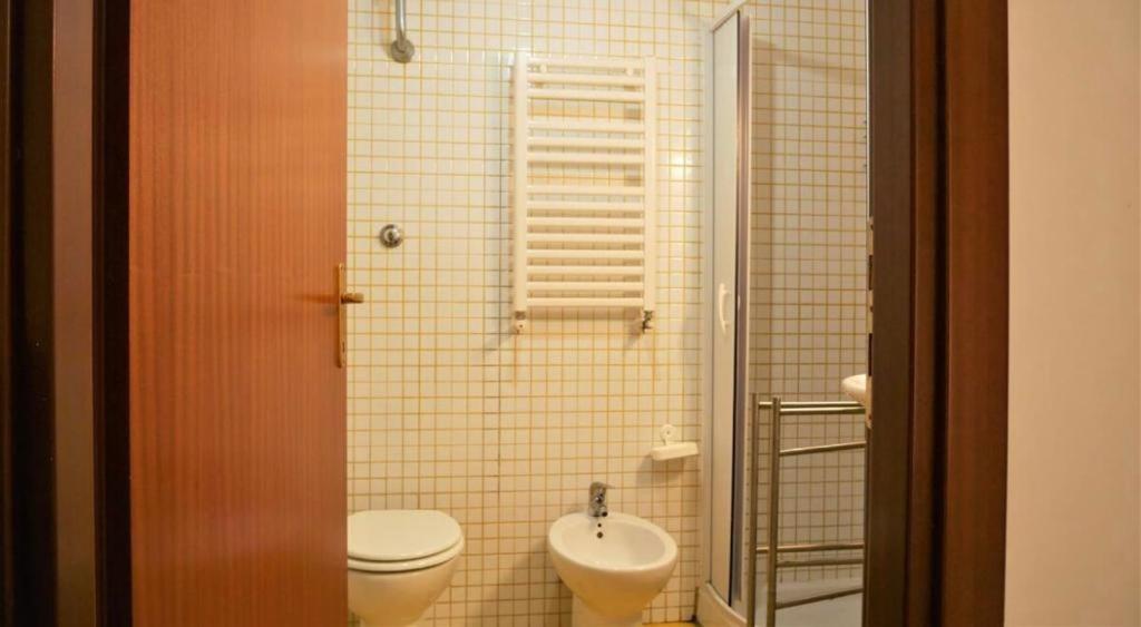 House With Garden And Parking Space In Mergellina Napoli Bagian luar foto