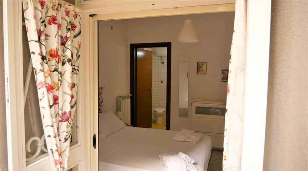 House With Garden And Parking Space In Mergellina Napoli Bagian luar foto